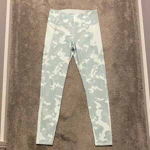 Light Sage Camo High-Waist Leggings. Womens size M